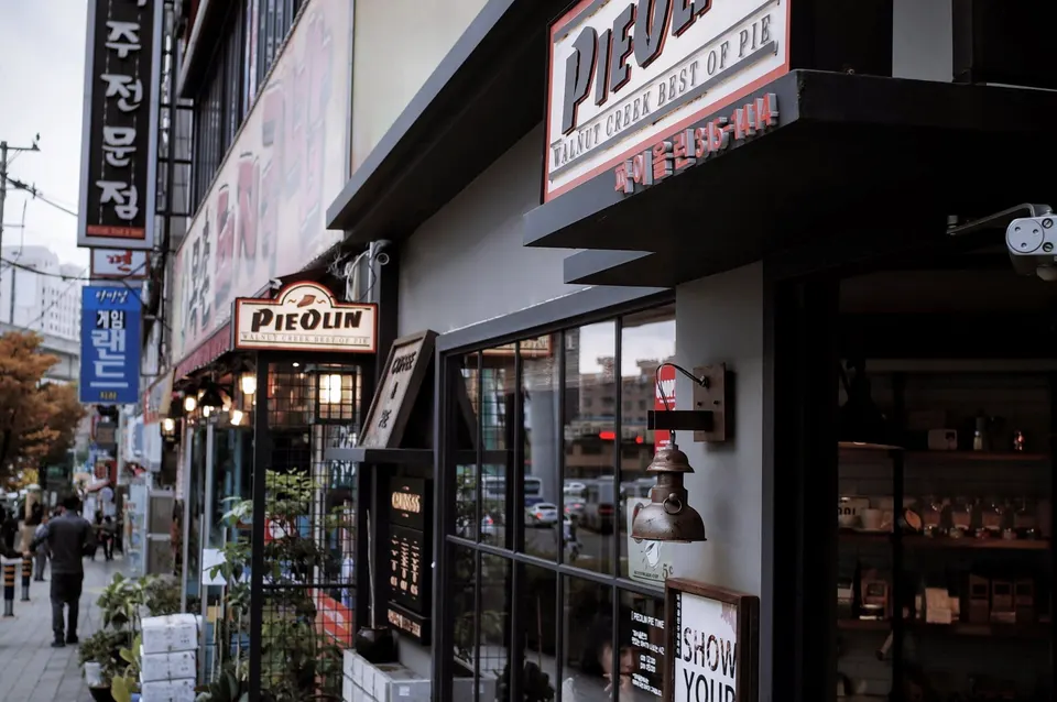 Explore La Riviera, CA While We Handle Your Vehicle Needs in La Riviera